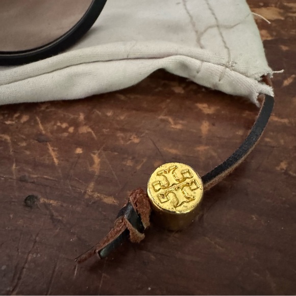 Tory Burch Black Round Gradient Sunglasses - Picture 15 of 15